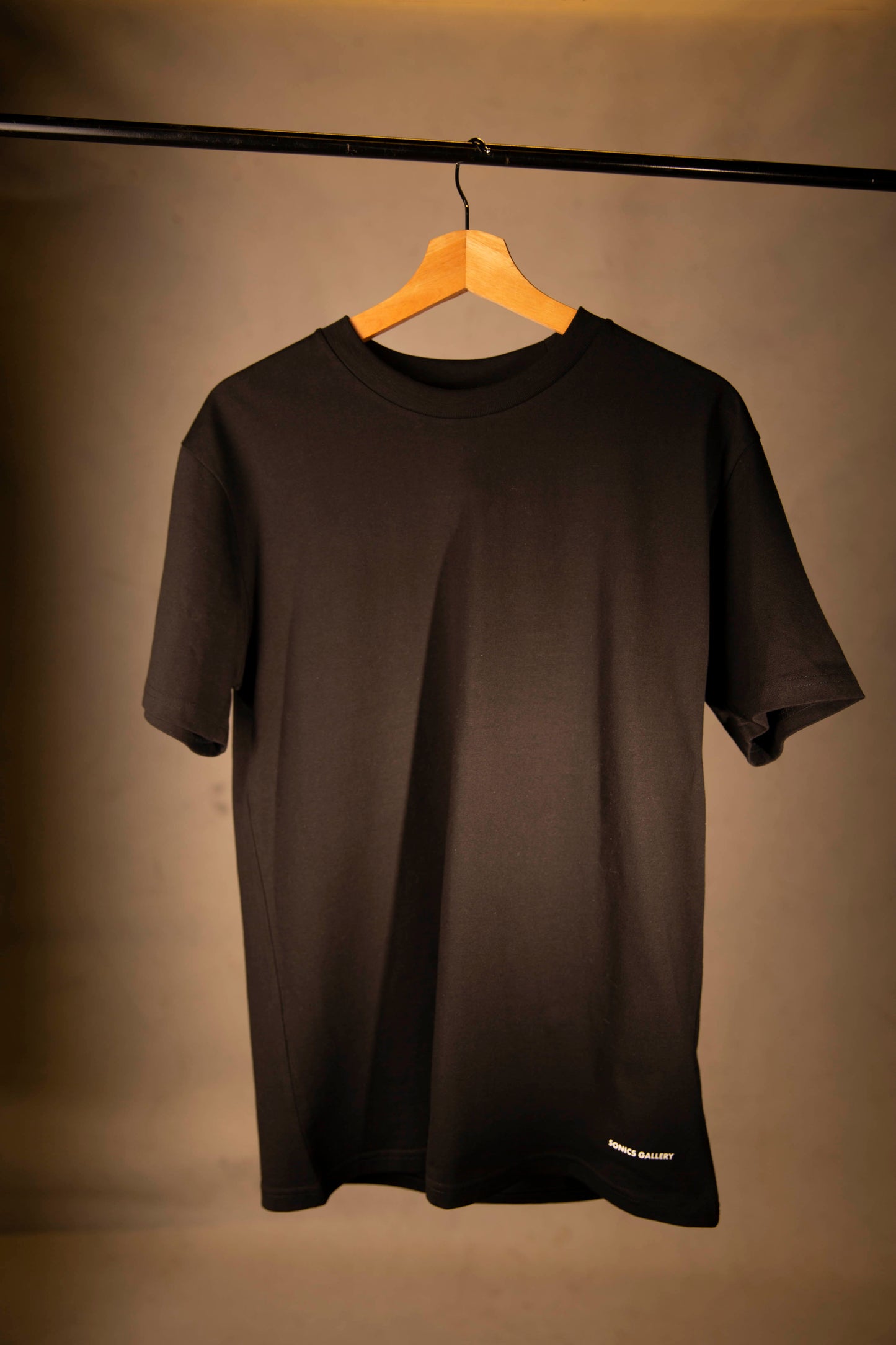 'BLANK CANVAS' ORGANIC T-SHIRT - BLACK